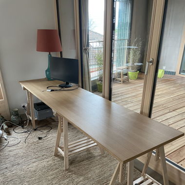 Plateau (La Redoute AMPM) et 3 tréteaux (IKEA)