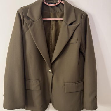 Brauner Blazer mit Knopfverschluss