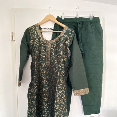 Indisches Salwar dunkelgrün mit Gold 