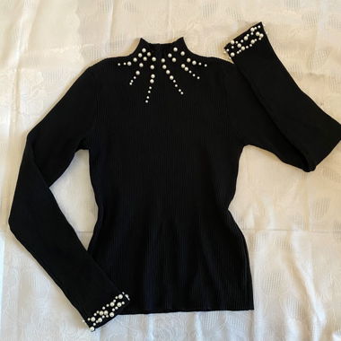 Eleganter Pullover Schwarz & Perlen