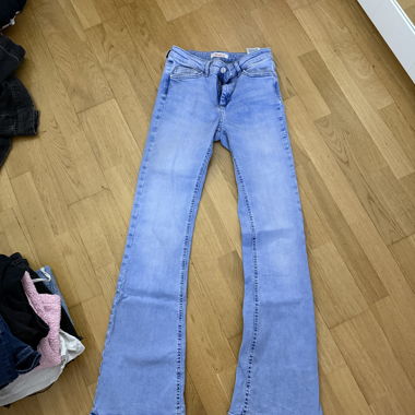 Flared Jeans Hellblau