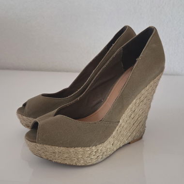 Sandaletten mit Keilabsatz aus Canvas