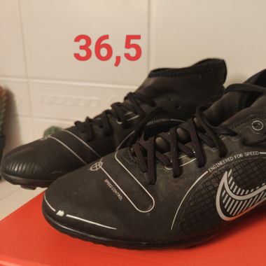 Crampons Nike taille 36,5 excellent état 