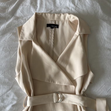 Beiger ärmelloser Blazer