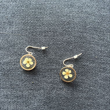 Orecchini pendenti con fiori