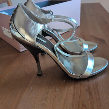 Sandali Miu Miu con tacco argento