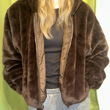 Veste en fourrure marron
