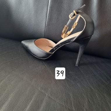Stöckelschuh 39 neu