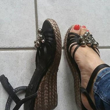 Scarpe a piedi nudi Texto