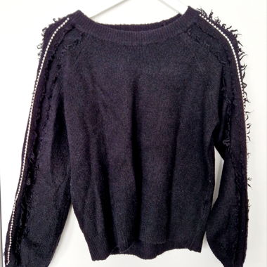 Extravaganter Pulli in schwarz