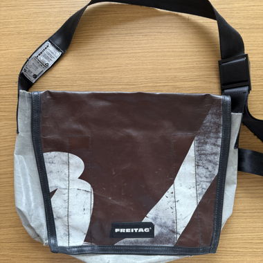 Borsa a tracolla FREITAG marrone/grigio