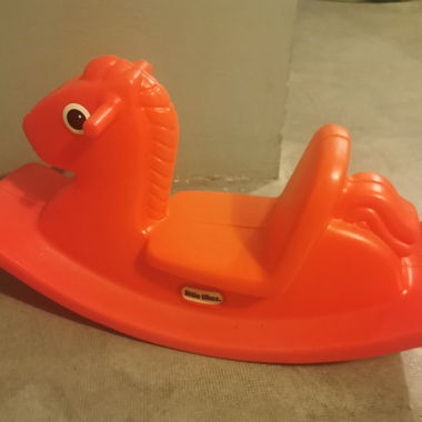 Cavallo a dondolo del marchio "LITTLE TIKES", rosso