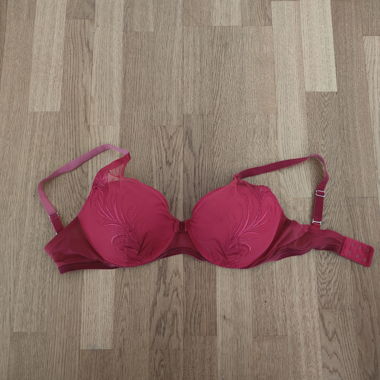 Pink bra with embroidery