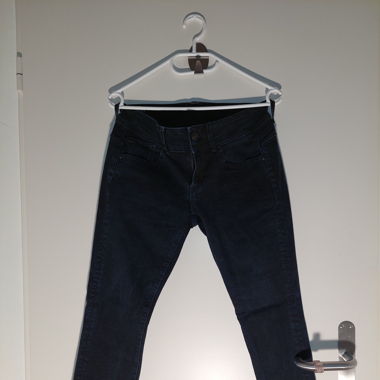 Dunkle Jeans Hose