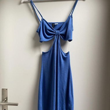 Robe d'été avec découpes