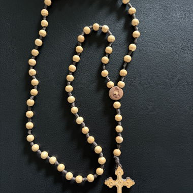 Chapelet de perles en bois