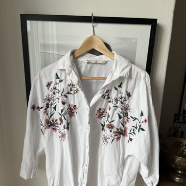 Bluse kurz weiss mit Blumen