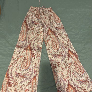 Gemusterte, fliessende Hose