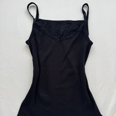 Top nero in pizzo