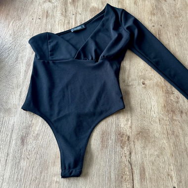 Schwarzer Missguided Body mit einem Ärmel - Gr. 36
