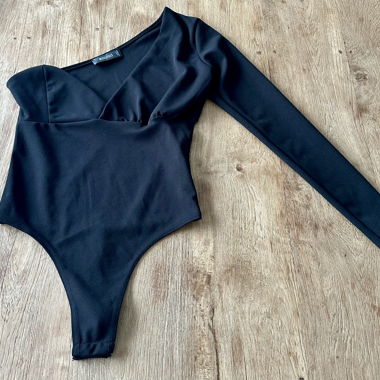 Schwarzer Missguided Body mit einem Ärmel - Gr. 36
