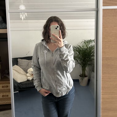 Grey Nike sweatjacked