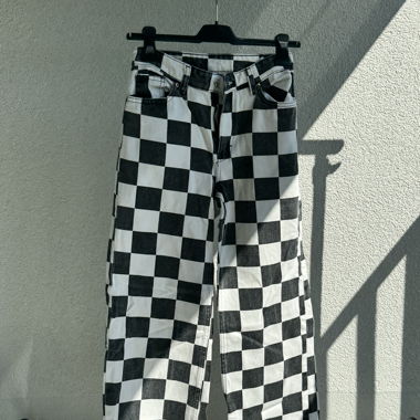 schwarz-weiss karierte hose