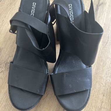 Hohe Sandalen