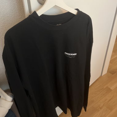 Felpa nera Abercrombie a maniche lunghe