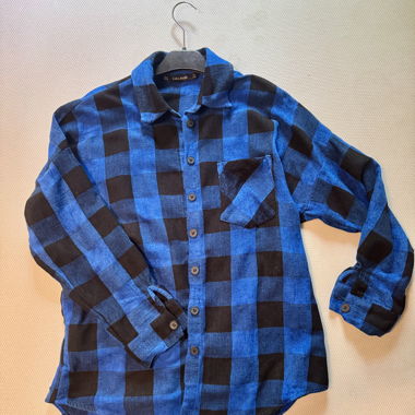 Jolie chemise bleue à carreaux 