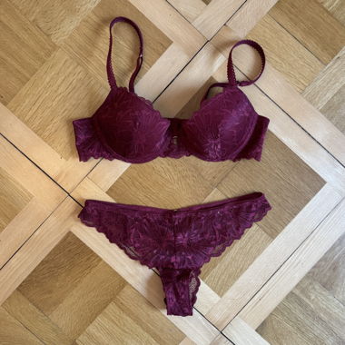 Lace lingerie set