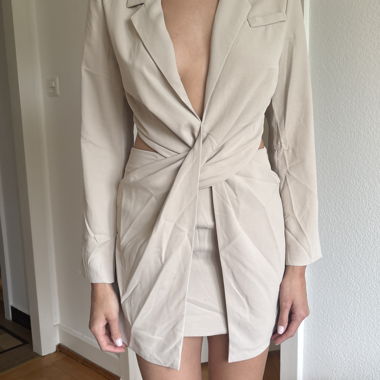 Beige Blazer-Kleid