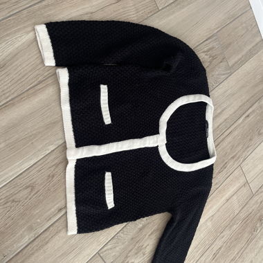 Cardigan noir à bordures blanches