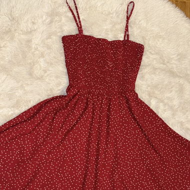 Robe rouge à pois blanc 
