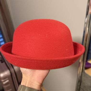 Chapeau melon rouge stylé