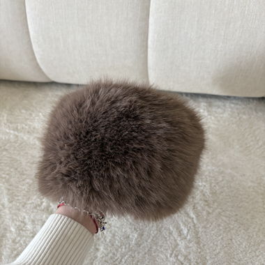 Cappellino in pelliccia ecologica marrone