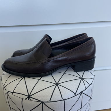 BROWN LEATHER LOAFERS