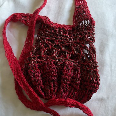 rote Tasche gehäkelt 