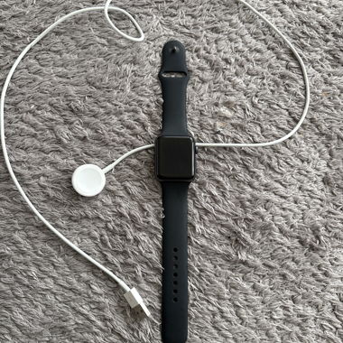 Apple Watch Series 3, 42mm mit Ladekabel