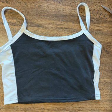 Schwarz-weisses Crop Top