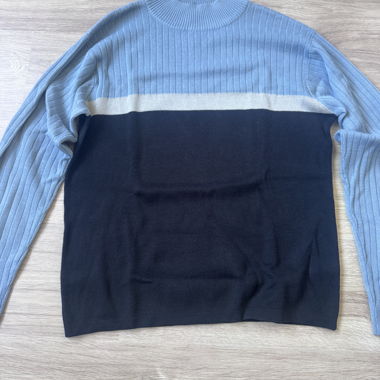 Pull à col roulé bleu