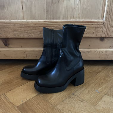 Schwarze Leder-Stiefeletten