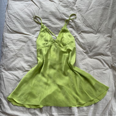 Abito verde lime con fiocco dietro