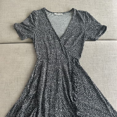 Pull&Bear Wickel-Minikleid mit Blumenmuster