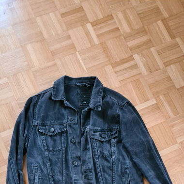 schwarze Jeansjacke