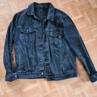 schwarze Jeansjacke