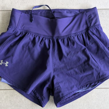 Short de sport Under Armour violet S