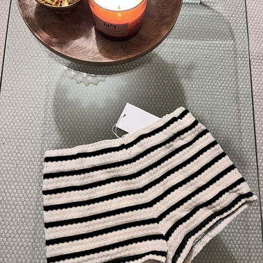 Gestrickte Shorts mit Streifen