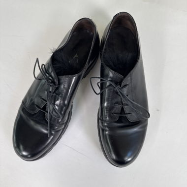 Scarpe nere con lacci