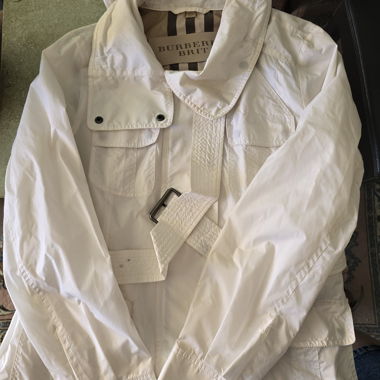 Weiße Burberry-Brit-Jacke